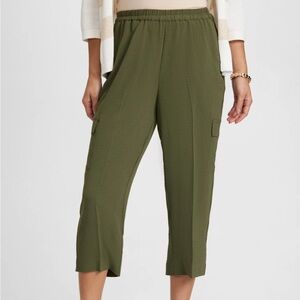 Laura Cargo Pull-On Capris Pants Dark Sage Green